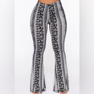 SHEIN Black and White Floral Flare leggings plus size 2XL